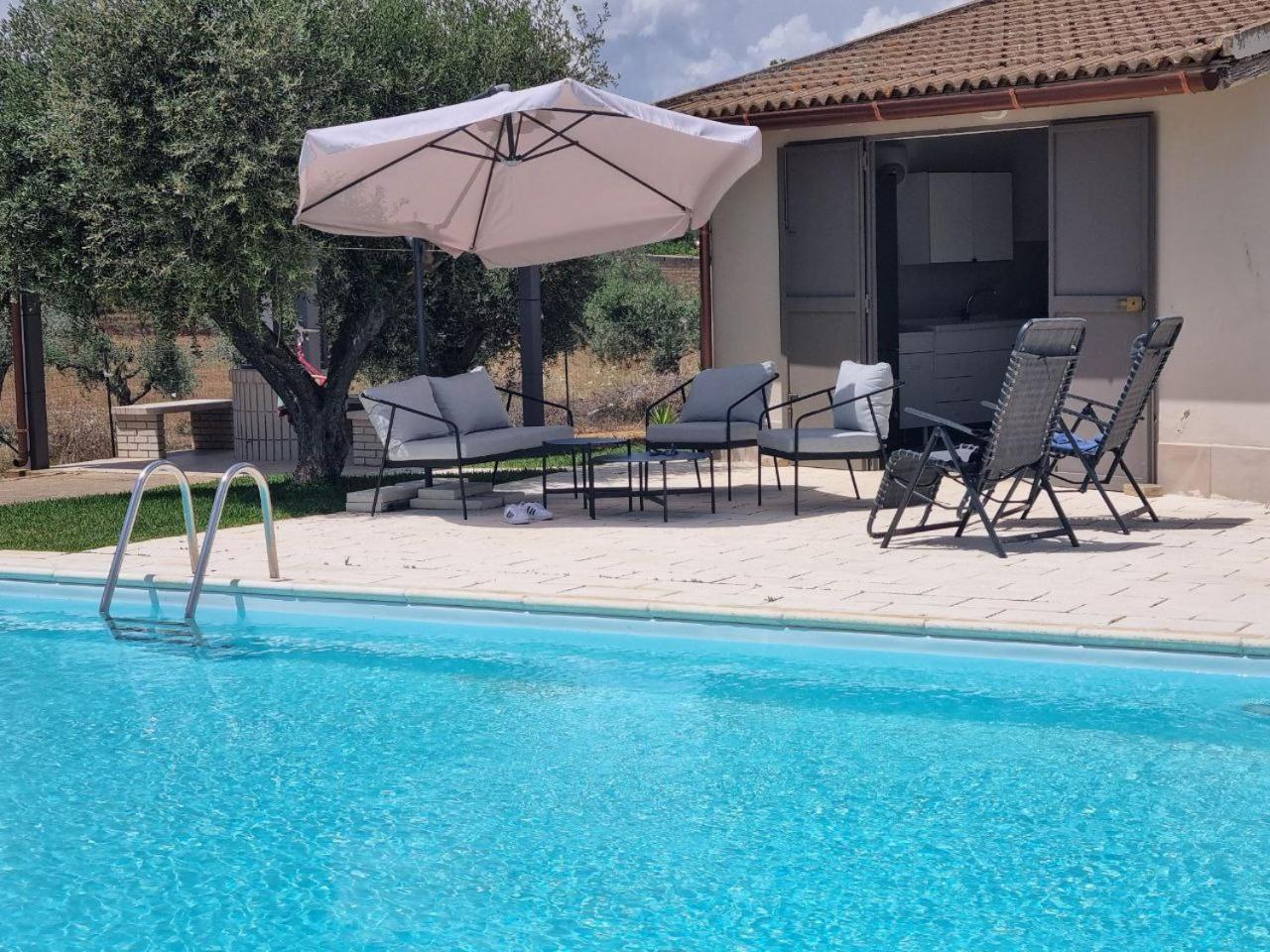 Accogliente Villa Con Piscina Caltagirone Exterior foto